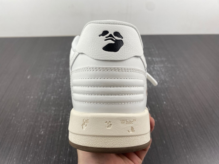 OFF-WHITE SNEAKER