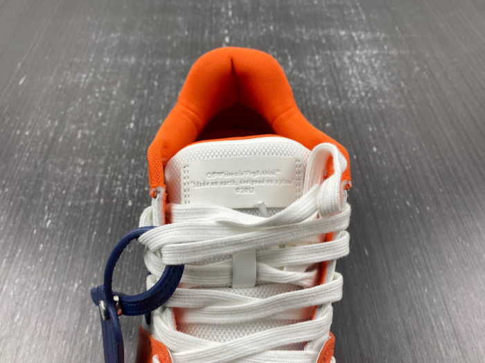 OFF-WHITE SNEAKER