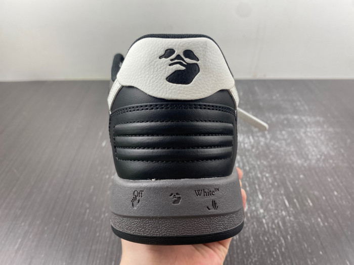 OFF-WHITE SNEAKER