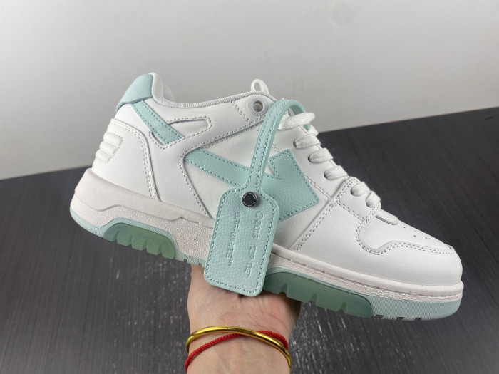 OFF-WHITE SNEAKER