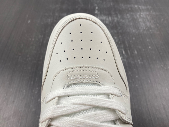 OFF-WHITE SNEAKER