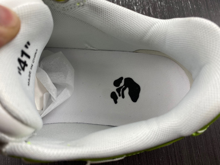 OFF-WHITE SNEAKER