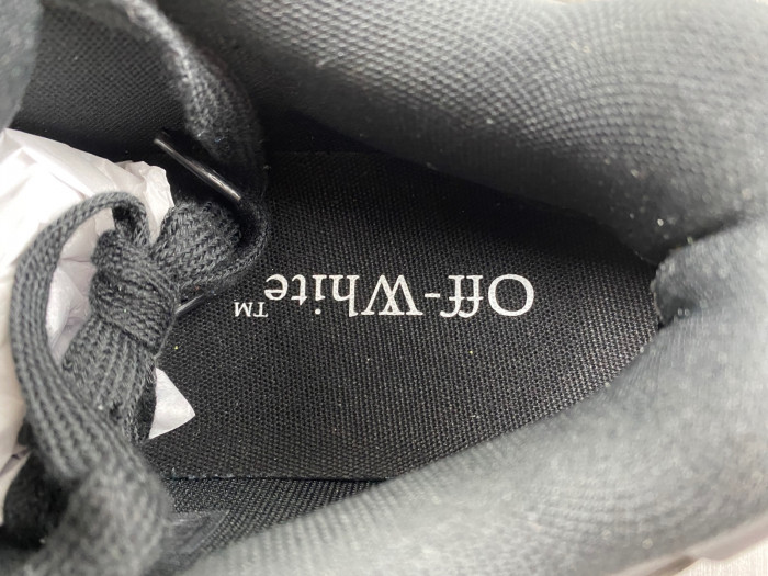 OFF-WHITE SNEAKER