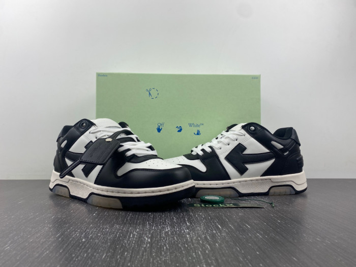 OFF-WHITE SNEAKER