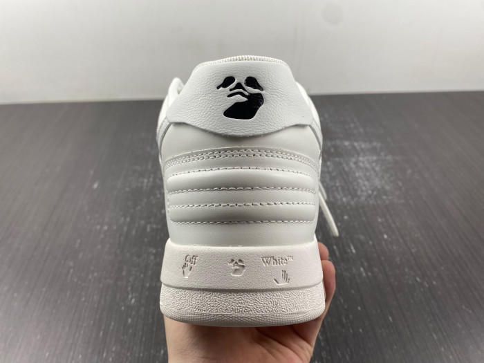 OFF-WHITE SNEAKER
