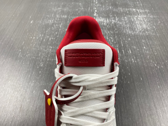 OFF-WHITE SNEAKER