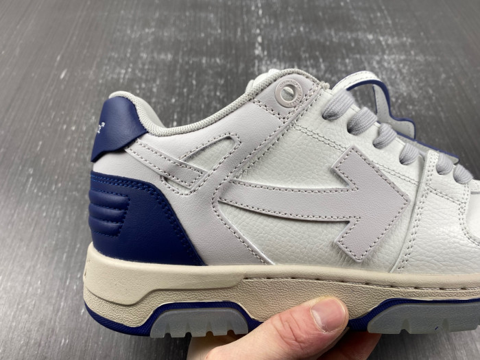 OFF-WHITE SNEAKER