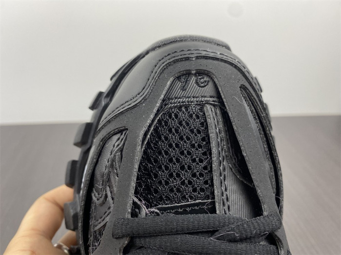 BLCG TRACK SNEAKER 668555 W3CQ6 1050