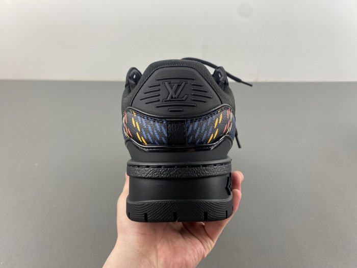 LV TRAINER SNEAKER 24052501