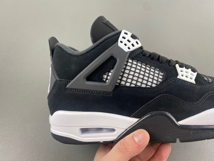 AIR JORDAN 4 "WHITE THUNDER" FQ8138-001
