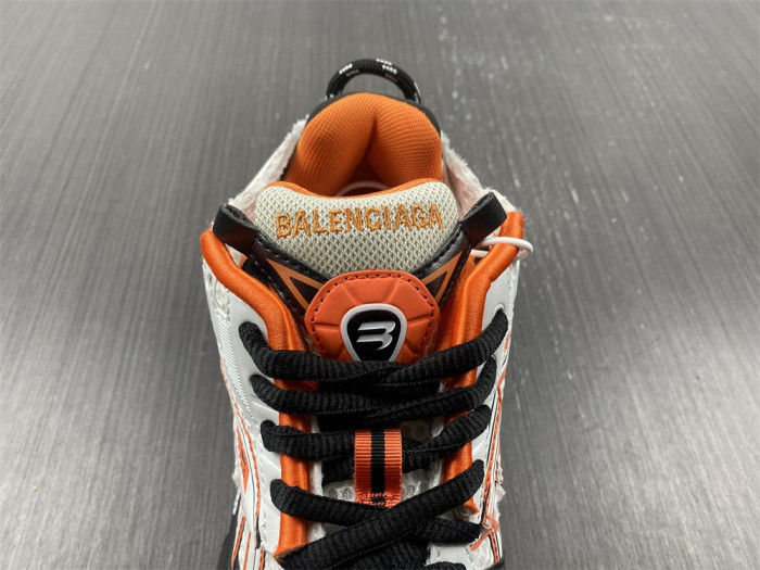 BLCG RUNNER SNEAKER 677402 W3RB7 9051