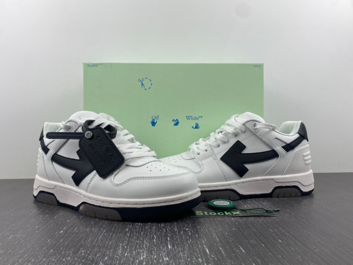 OFF-WHITE SNEAKER