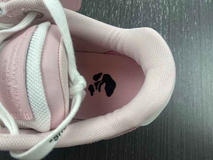 OFF-WHITE SNEAKER