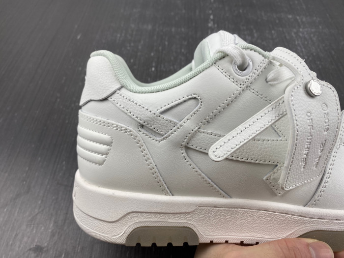OFF-WHITE SNEAKER