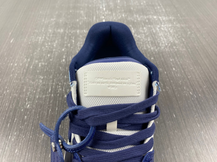 OFF-WHITE SNEAKER