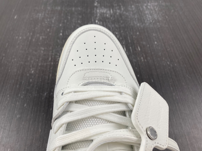 OFF-WHITE SNEAKER