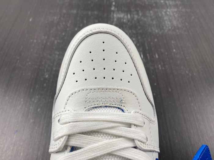 OFF-WHITE SNEAKER