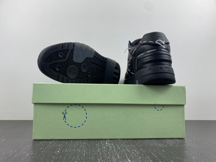 OFF-WHITE SNEAKER