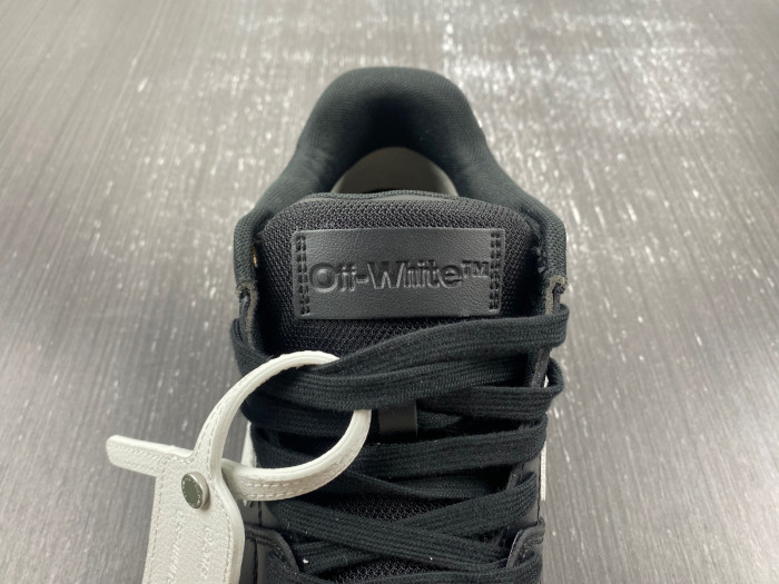OFF-WHITE SNEAKER