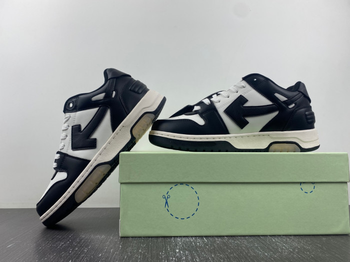 OFF-WHITE SNEAKER