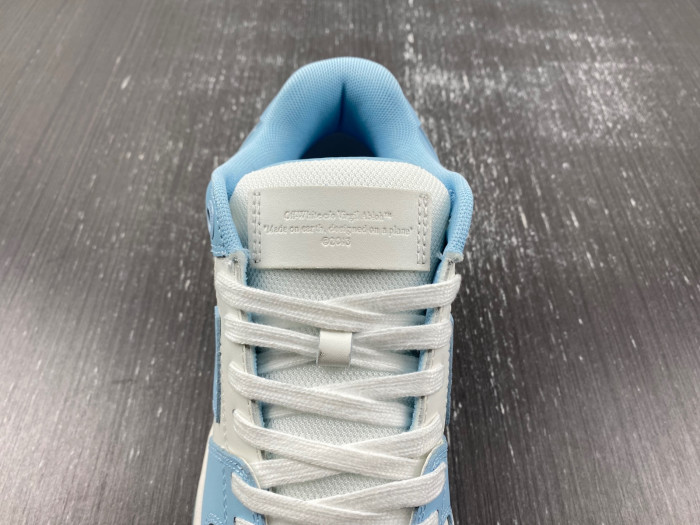 OFF-WHITE SNEAKER