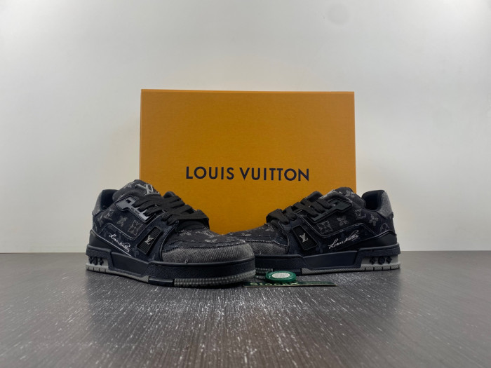 LV TRAINER SNEAKER