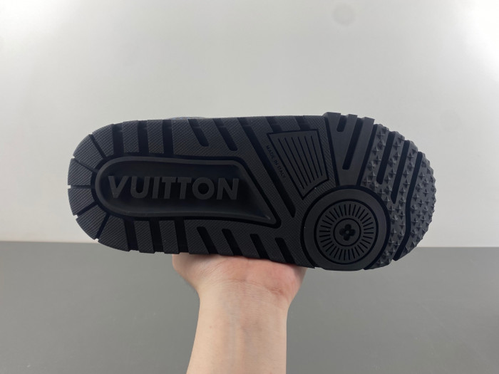 LV TRAINER SNEAKER 24052501