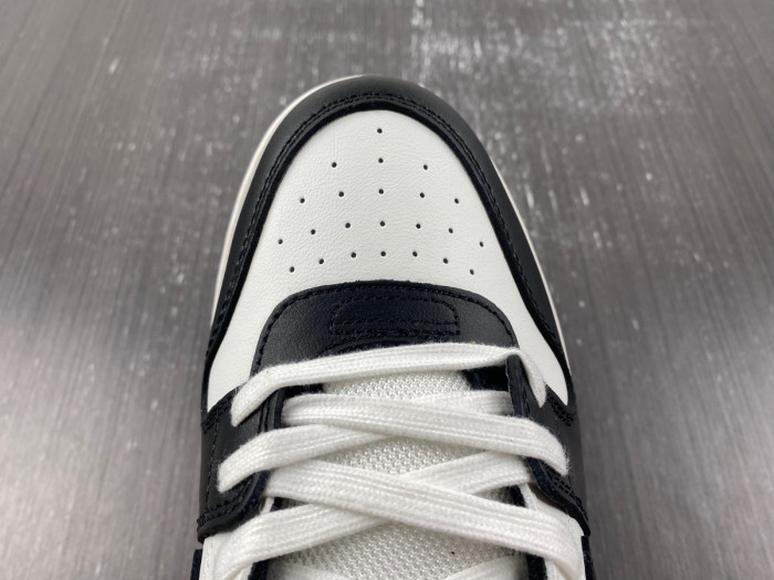 OFF-WHITE SNEAKER