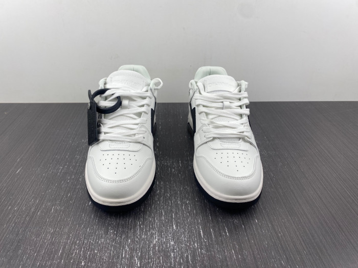 OFF-WHITE SNEAKER