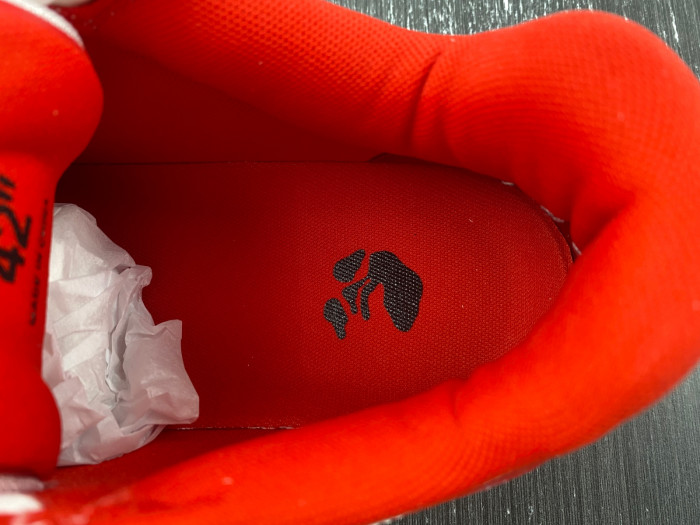 OFF-WHITE SNEAKER