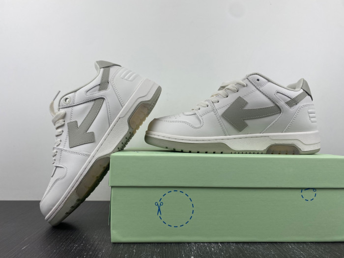 OFF-WHITE SNEAKER