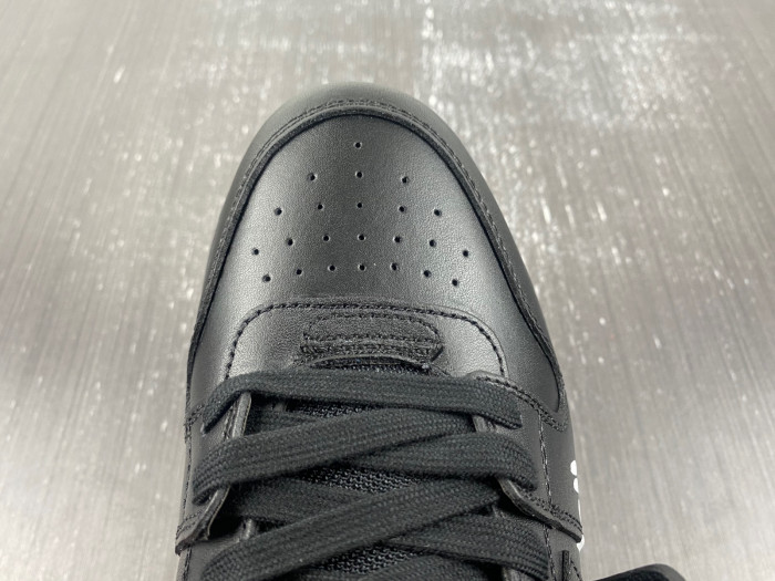 OFF-WHITE SNEAKER