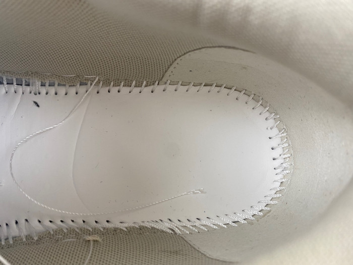 OFF-WHITE SNEAKER
