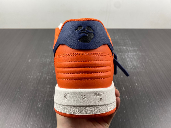 OFF-WHITE SNEAKER
