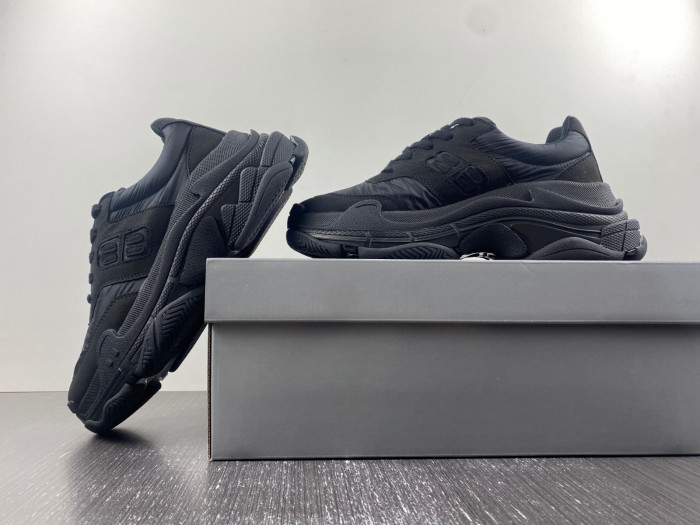 BLCG TRIPLE S SNEAKER 710157 W3CU1 1000