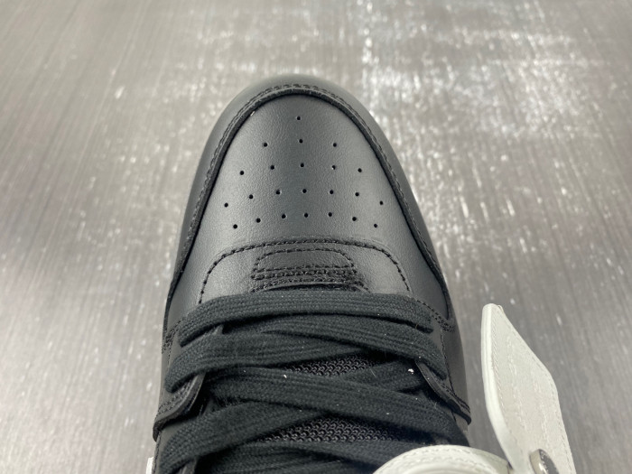 OFF-WHITE SNEAKER