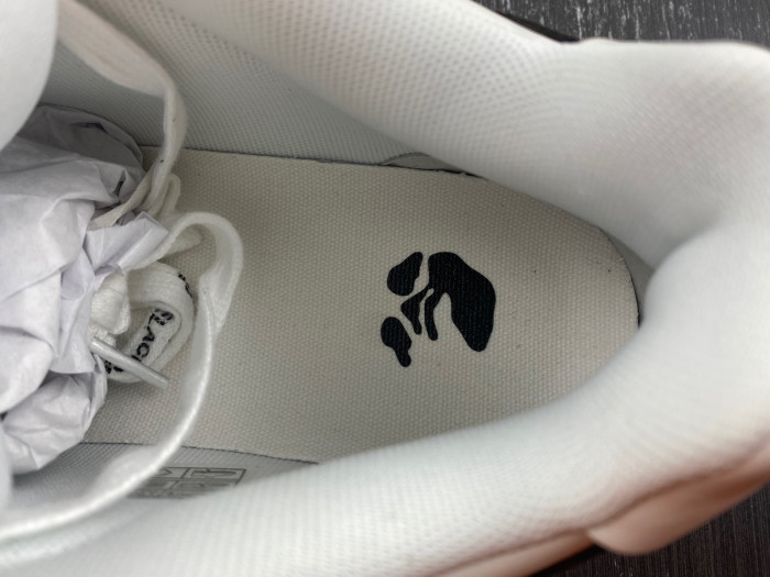 OFF-WHITE SNEAKER