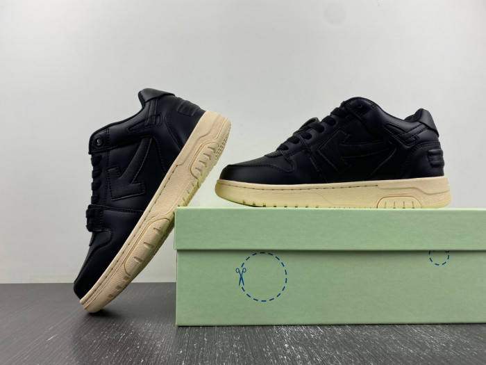 OFF-WHITE SNEAKER
