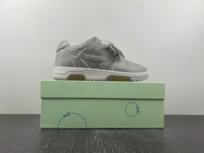 OFF-WHITE SNEAKER