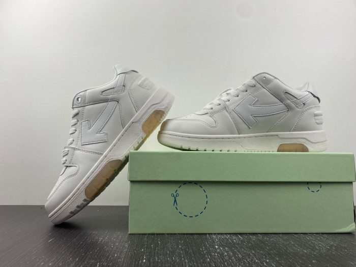 OFF-WHITE SNEAKER