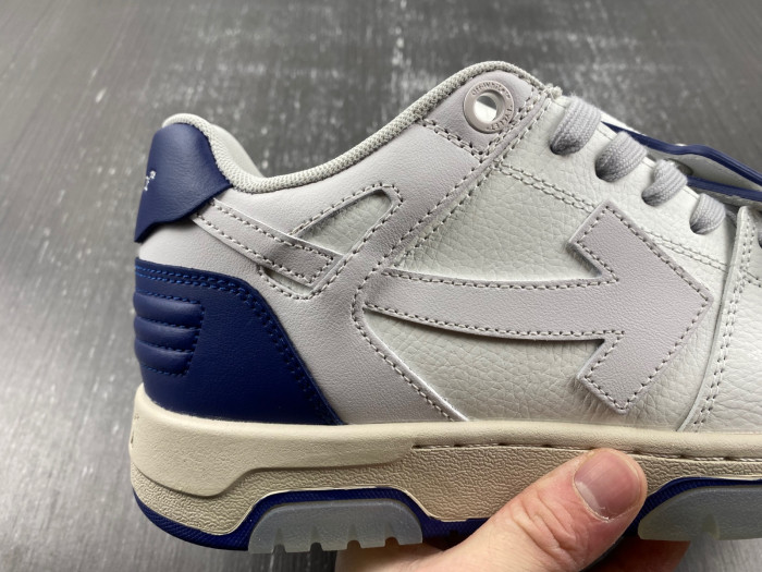 OFF-WHITE SNEAKER
