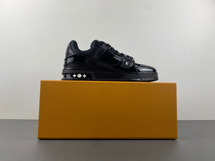 LV TRAINER SNEAKER