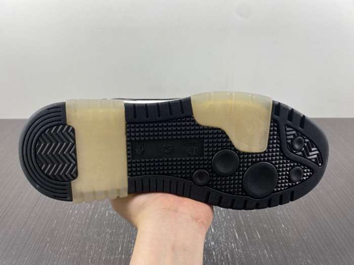 OFF-WHITE SNEAKER
