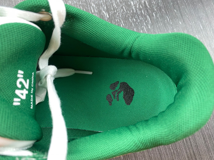 OFF-WHITE SNEAKER