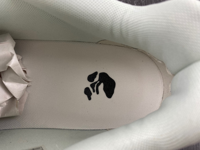 OFF-WHITE SNEAKER