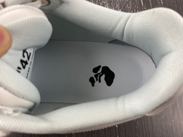 OFF-WHITE SNEAKER
