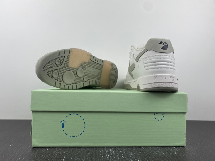 OFF-WHITE SNEAKER