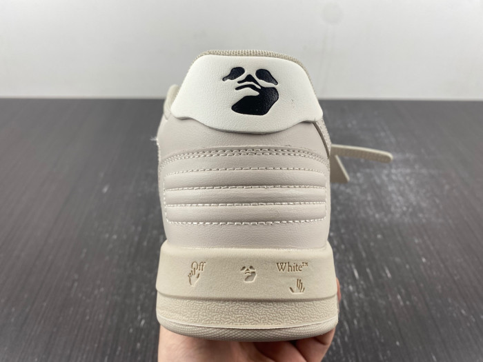 OFF-WHITE SNEAKER