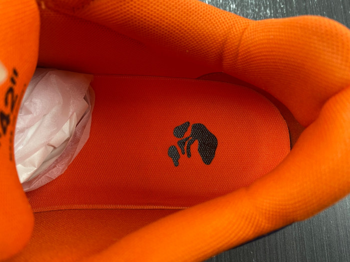 OFF-WHITE SNEAKER