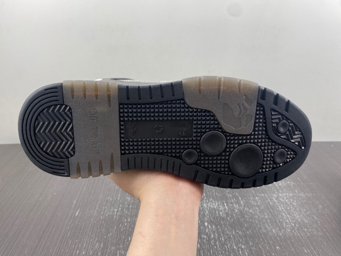 OFF-WHITE SNEAKER